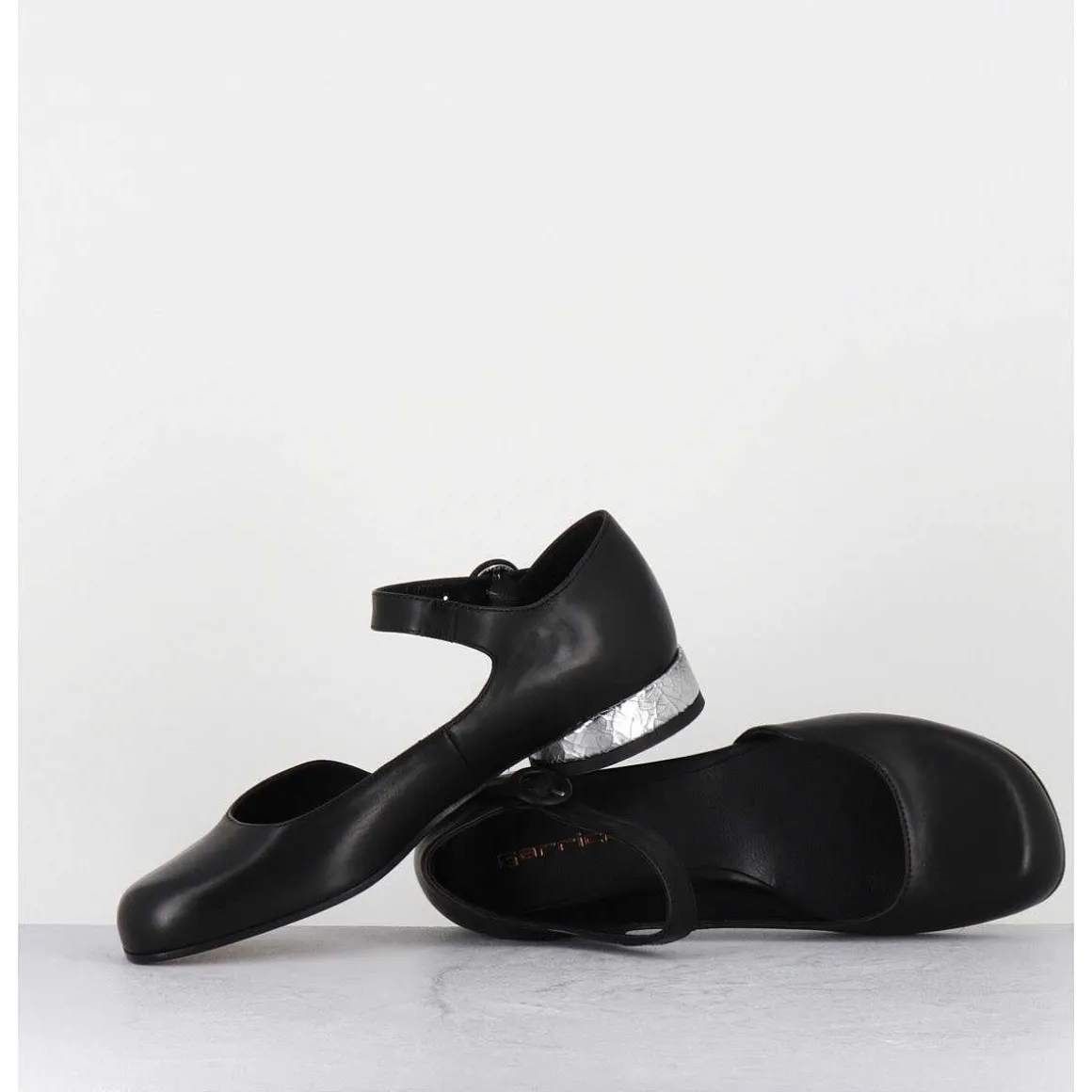 Babies Asymetrique En Cuir Noir Petit Talon Argent - Mani2 Fular Nero