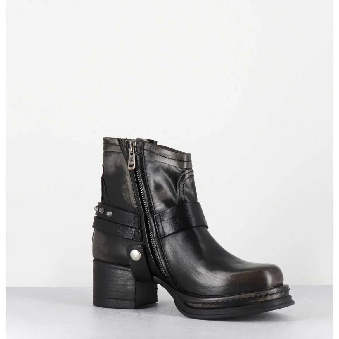Bikers Courtes A Ceinturon En Cuir Vieilli Anthracite - Gound Nero
