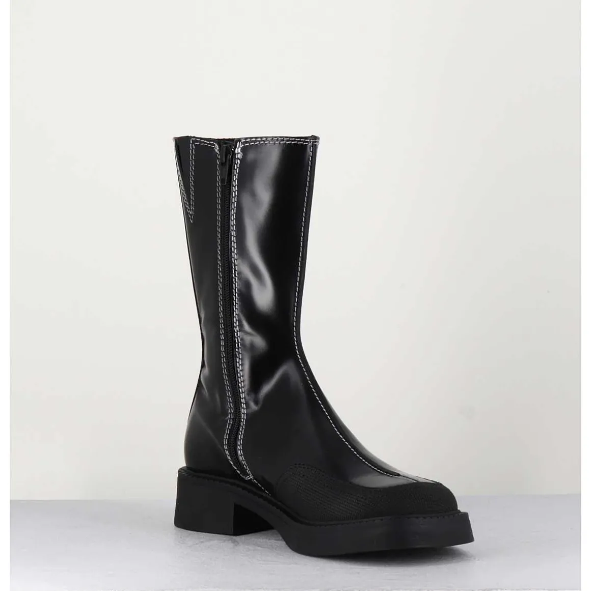 Boots A Bout Carre Large En Cuir Noir Lisse - Tora Black Boots