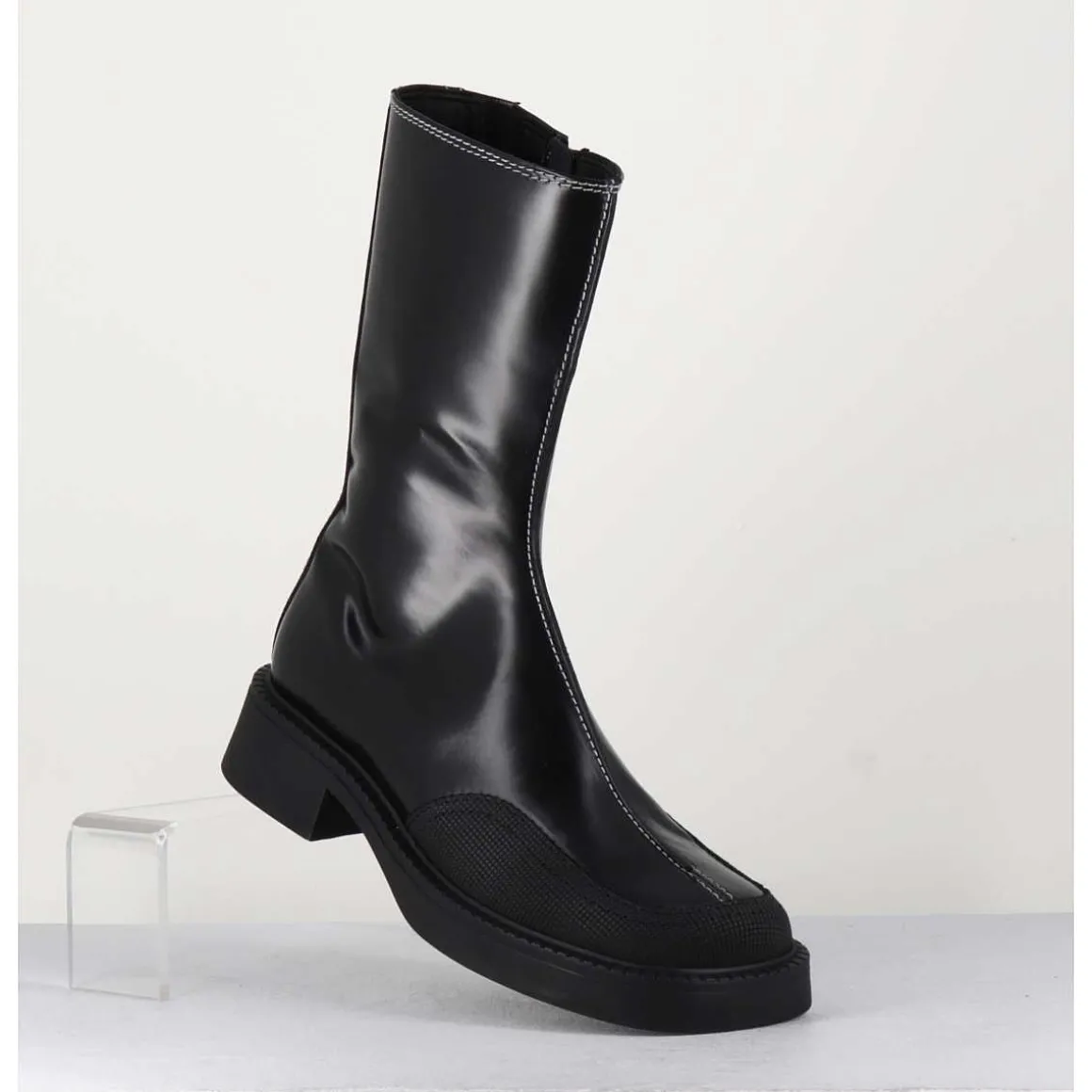 Boots A Bout Carre Large En Cuir Noir Lisse - Tora Black Boots