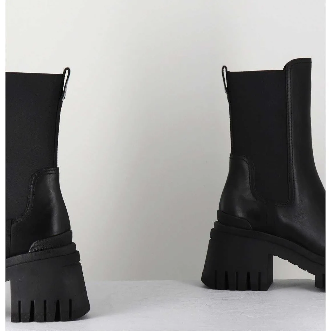 Boots A Elastique En Cuir Noir Track Sole - M6347 Gaucho Nero