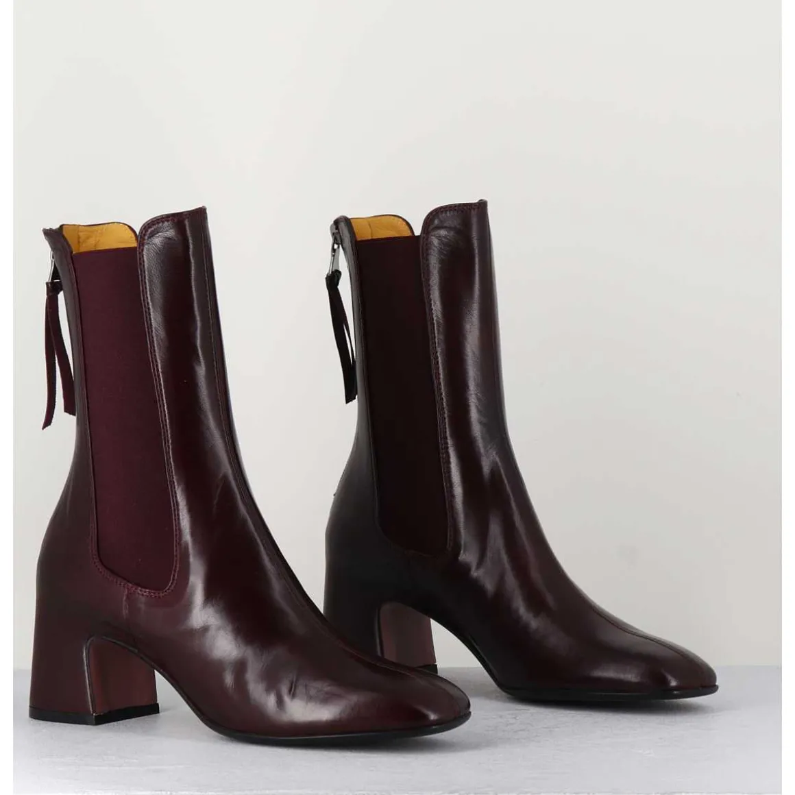 Boots A Elastiques En Cuir Souple Bordeaux - P900 Rubino