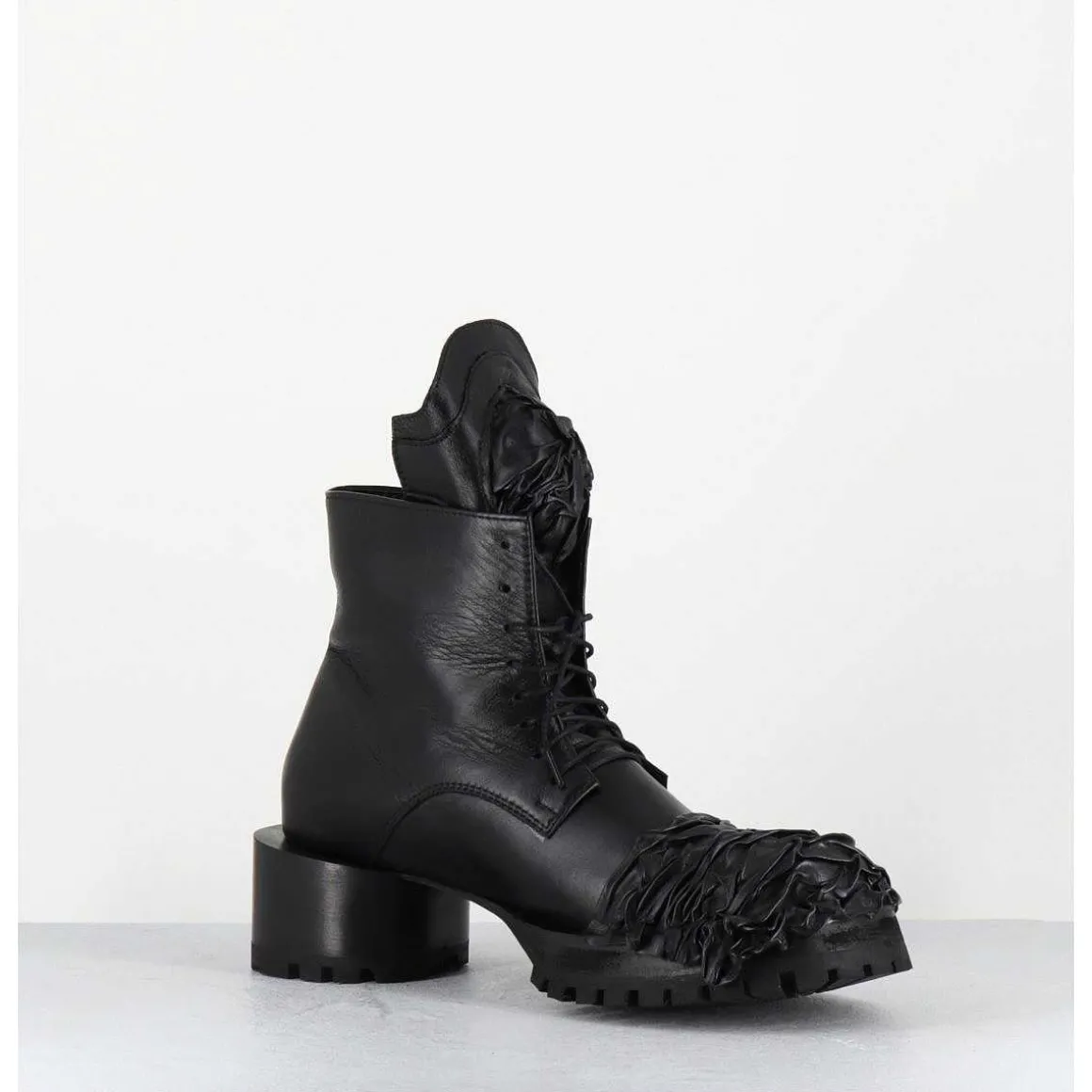 Boots A Lacets Talon Cylindrique Et Cuir Noir Froisse - Lava Nappa Nero