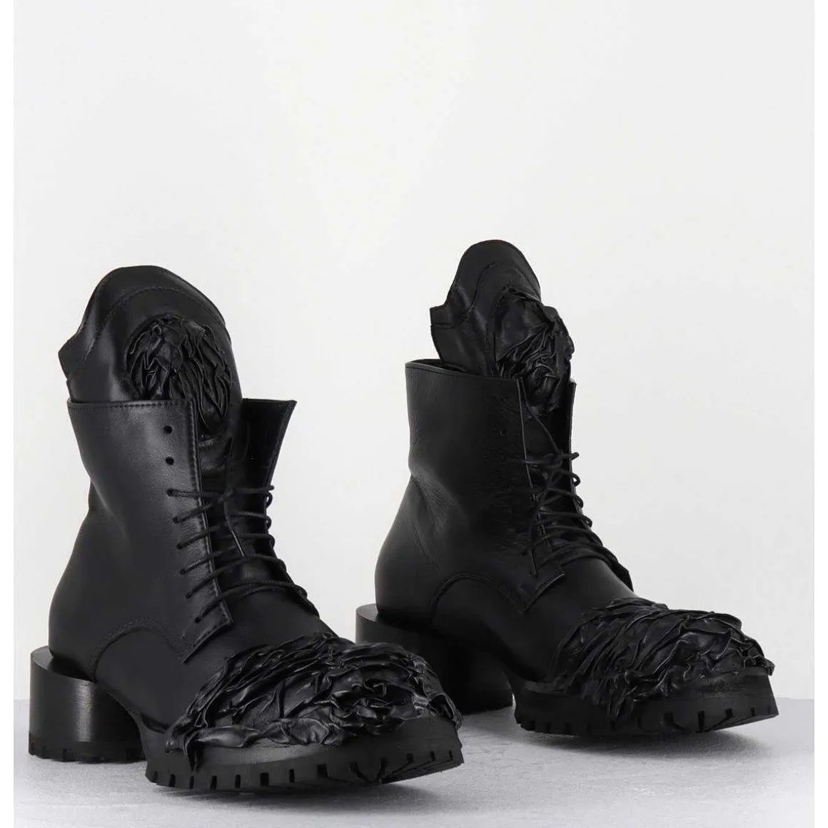 Boots A Lacets Talon Cylindrique Et Cuir Noir Froisse - Lava Nappa Nero