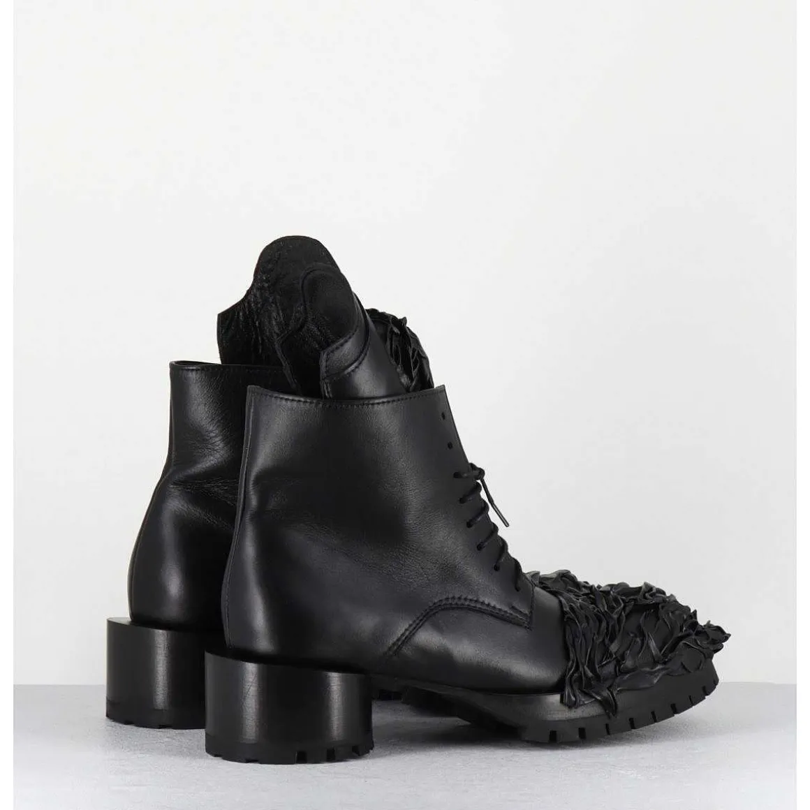Boots A Lacets Talon Cylindrique Et Cuir Noir Froisse - Lava Nappa Nero