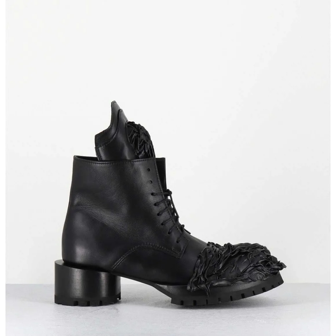 Boots A Lacets Talon Cylindrique Et Cuir Noir Froisse - Lava Nappa Nero