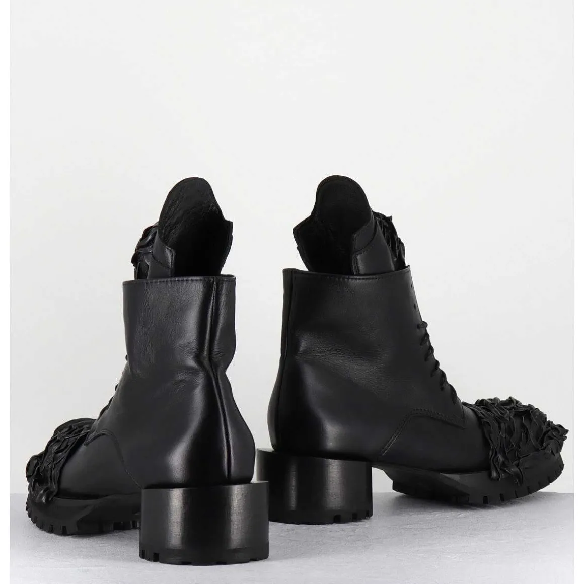 Boots A Lacets Talon Cylindrique Et Cuir Noir Froisse - Lava Nappa Nero