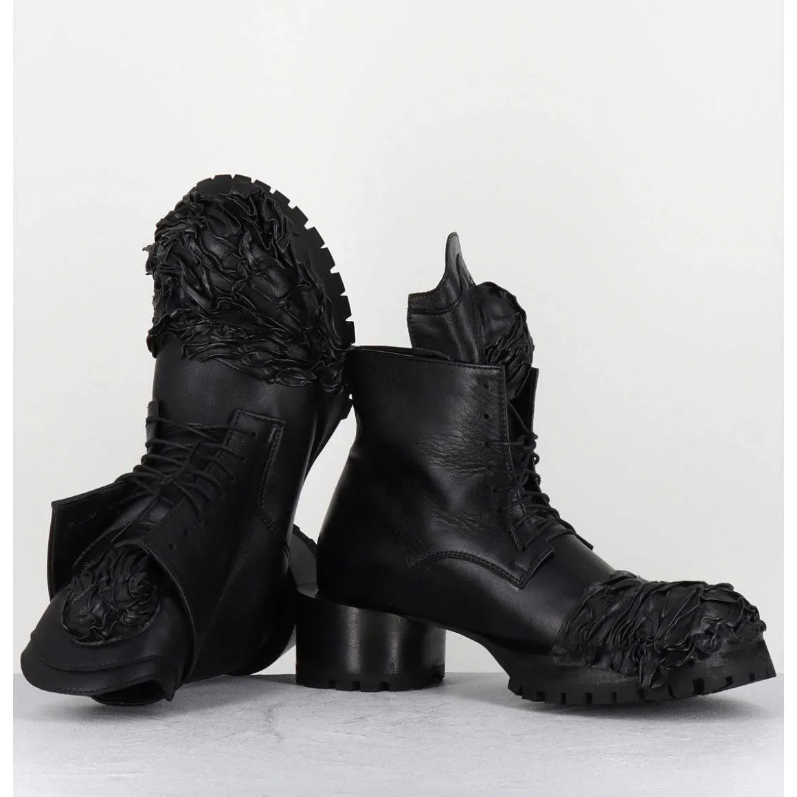 Boots A Lacets Talon Cylindrique Et Cuir Noir Froisse - Lava Nappa Nero