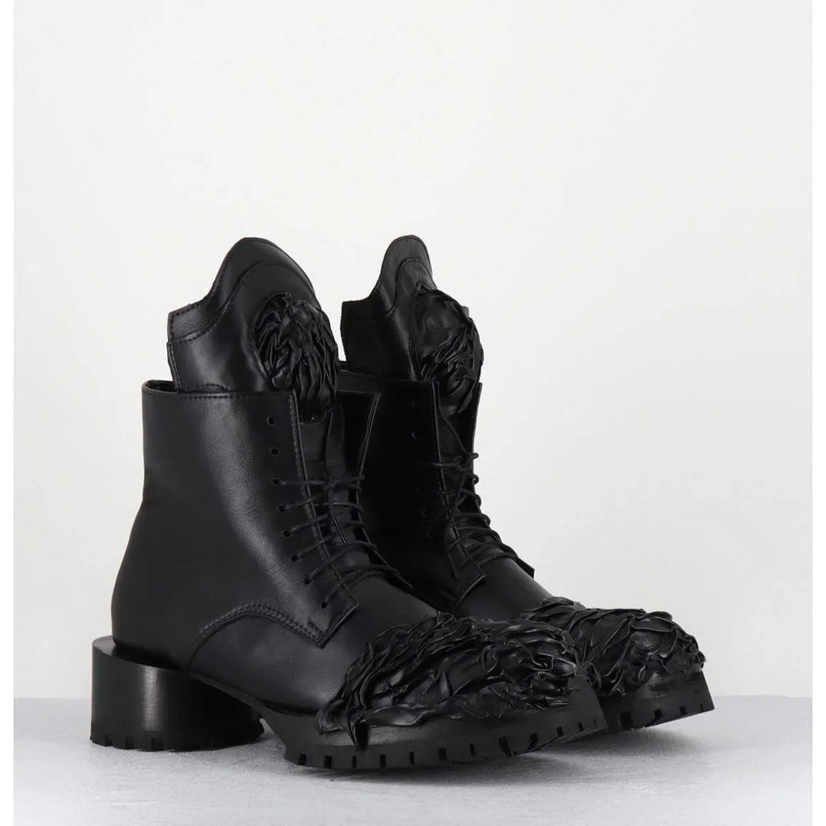 Boots A Lacets Talon Cylindrique Et Cuir Noir Froisse - Lava Nappa Nero
