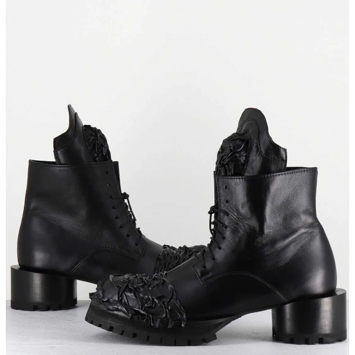 Boots A Lacets Talon Cylindrique Et Cuir Noir Froisse - Lava Nappa Nero
