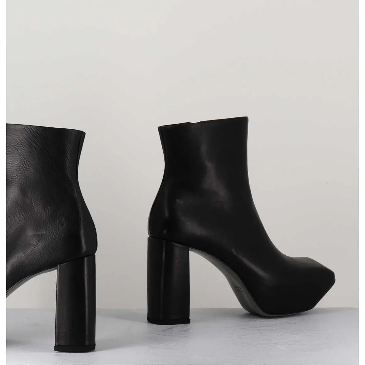 Boots A Plateforme Asymetrique En Cuir Noir - M22I99432 Nero