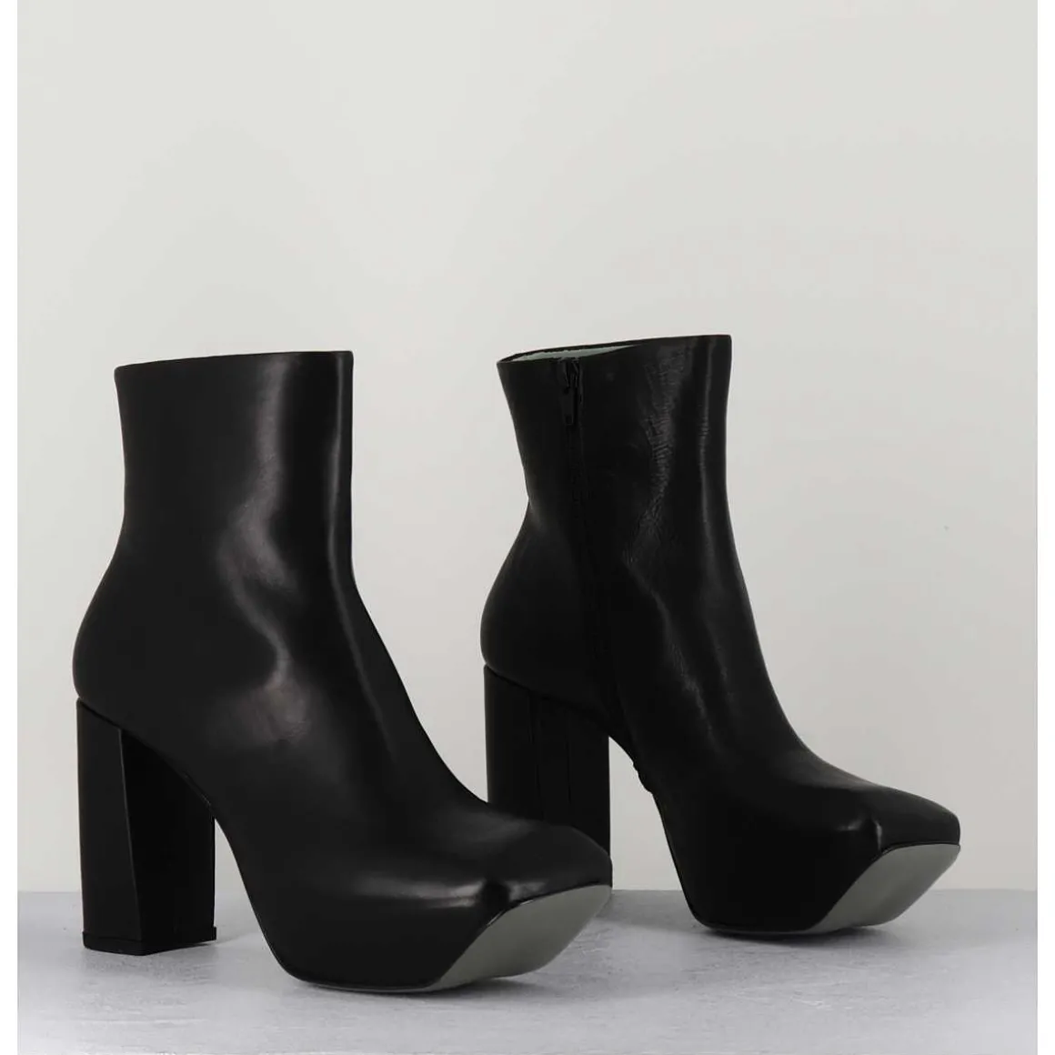 Boots A Plateforme Asymetrique En Cuir Noir - M22I99432 Nero