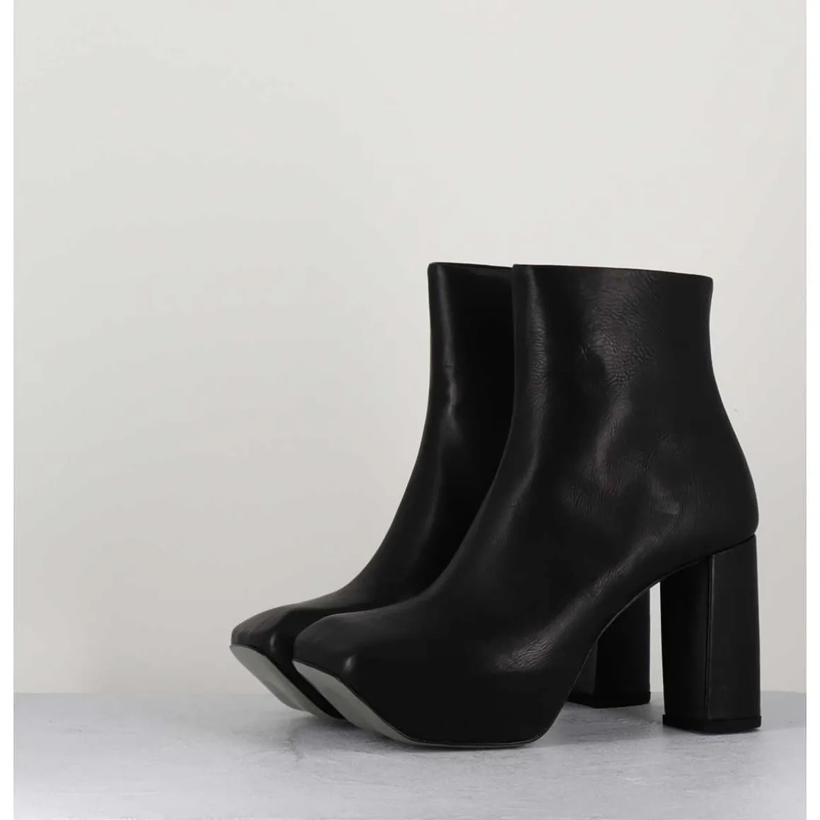 Boots A Plateforme Asymetrique En Cuir Noir - M22I99432 Nero