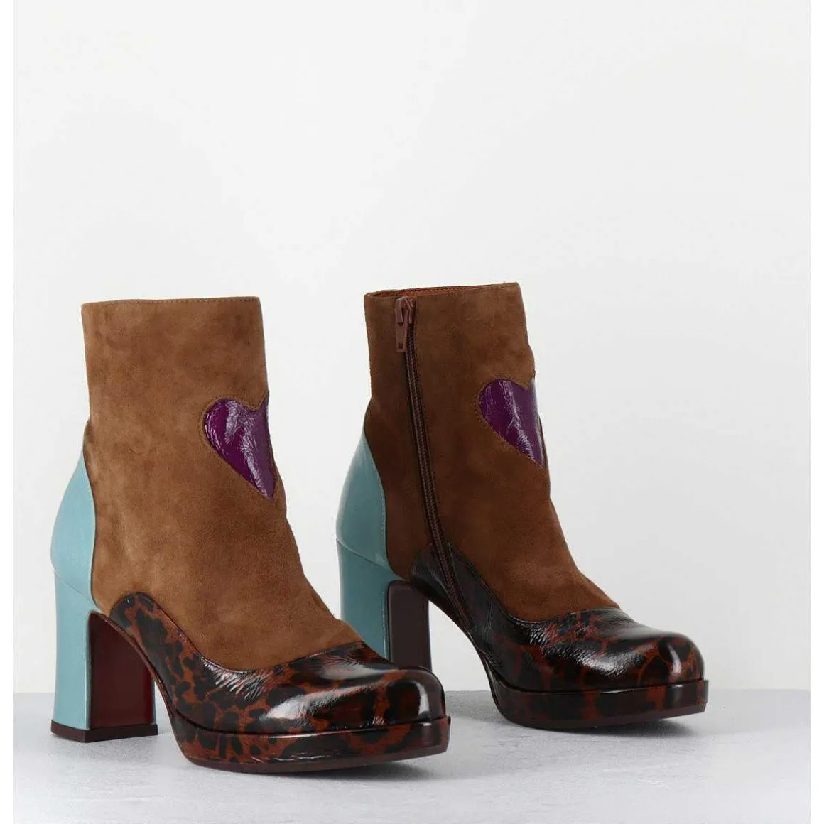 Boots A Talon En Daim Camel & Coeur Violet - Danlov Fiat Castano