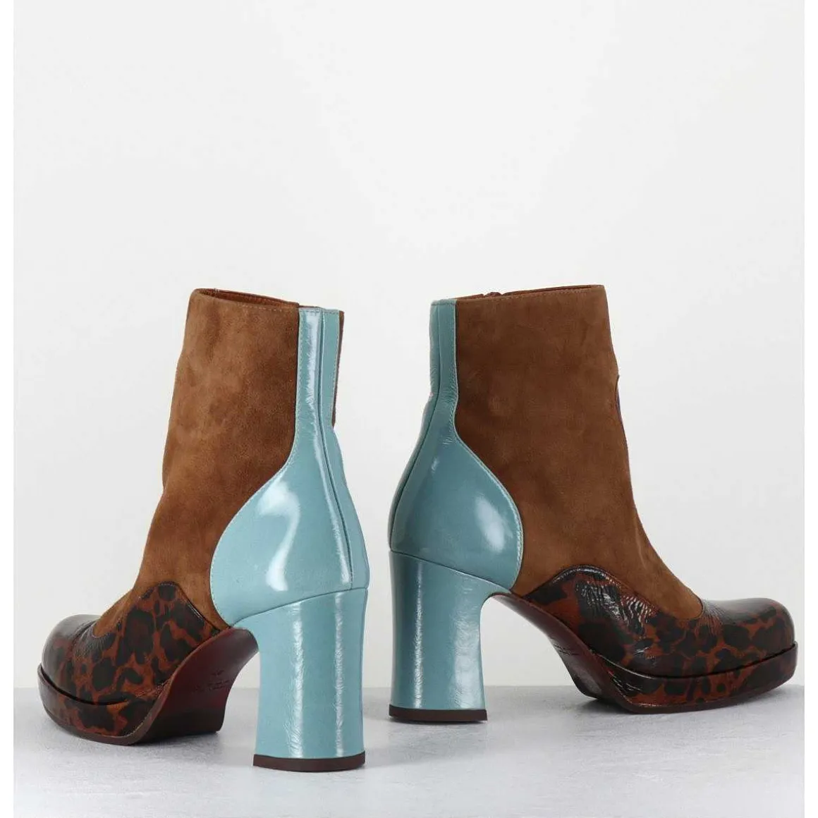 Boots A Talon En Daim Camel & Coeur Violet - Danlov Fiat Castano