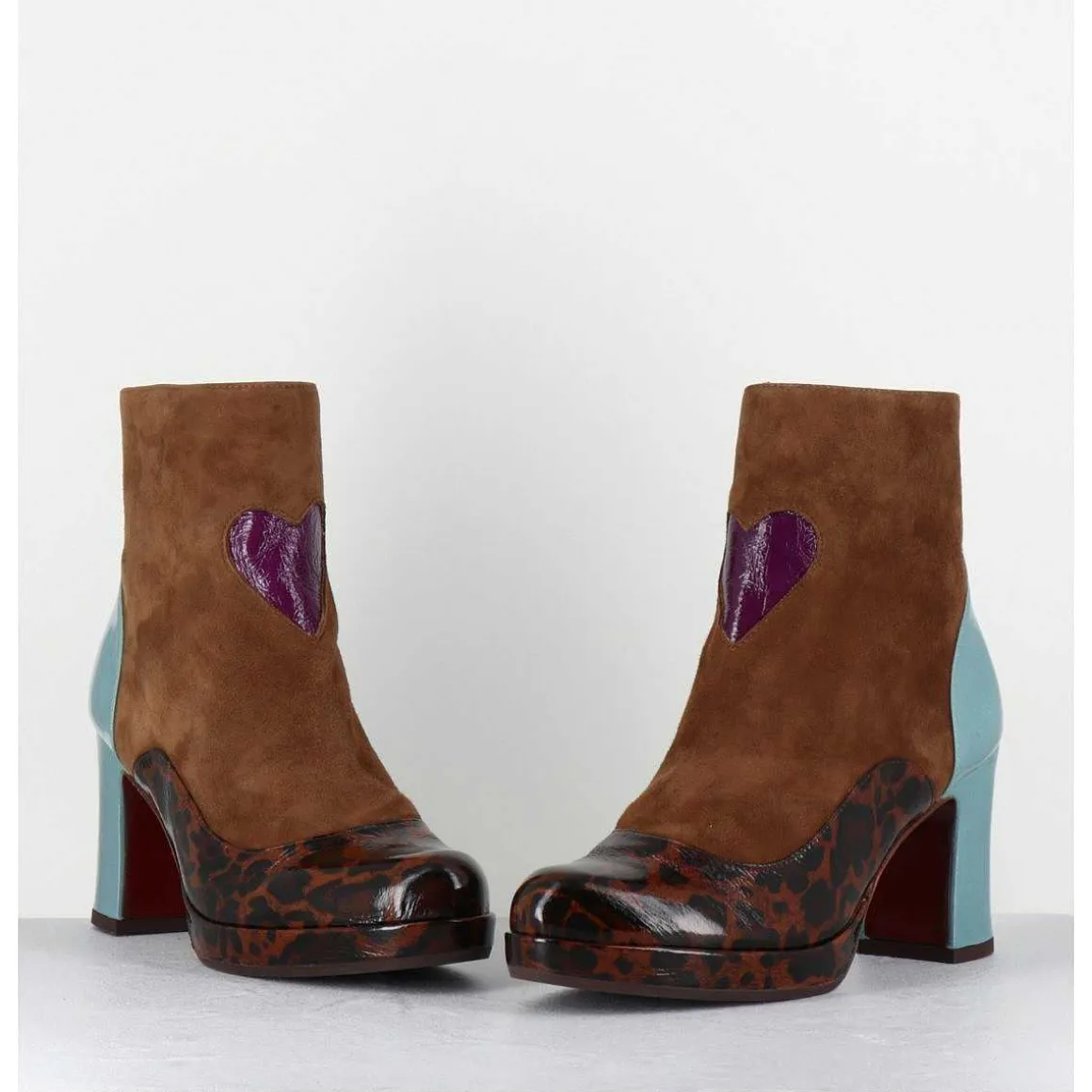 Boots A Talon En Daim Camel & Coeur Violet - Danlov Fiat Castano