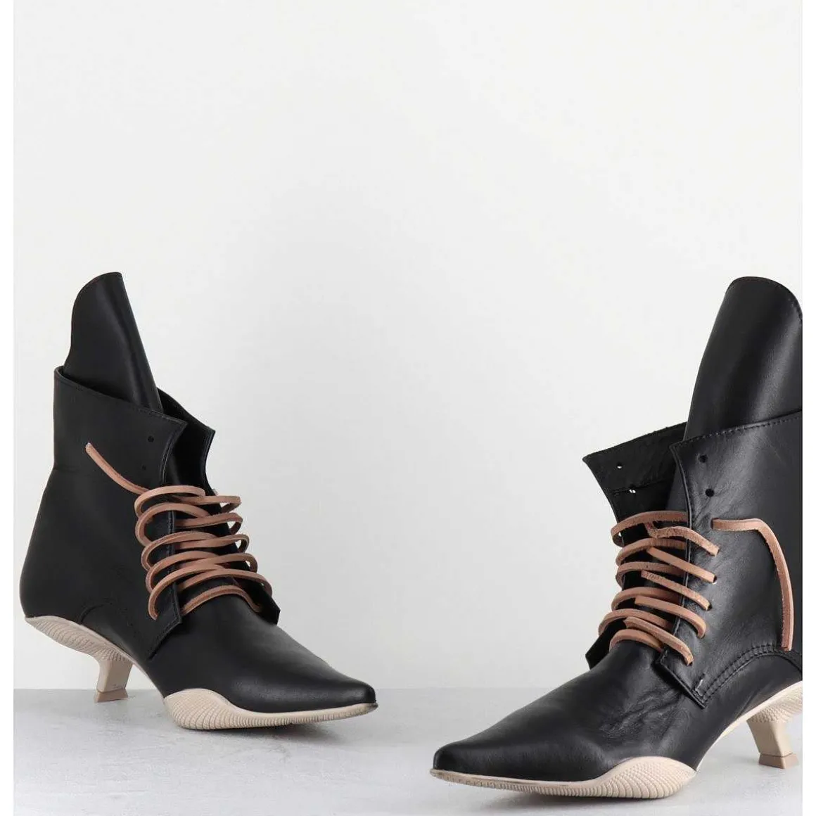 Boots Bout Pointu A Lacets - Mina Nappa Nero