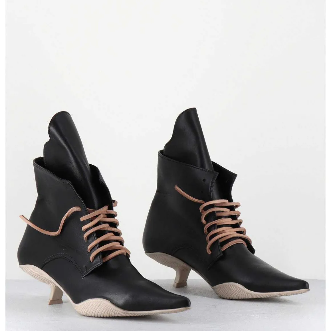 Boots Bout Pointu A Lacets - Mina Nappa Nero