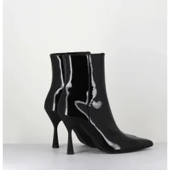 Boots Bout Pointu En Cuir Vernis Noir - Dea Shiny