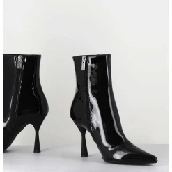 Boots Bout Pointu En Cuir Vernis Noir - Dea Shiny