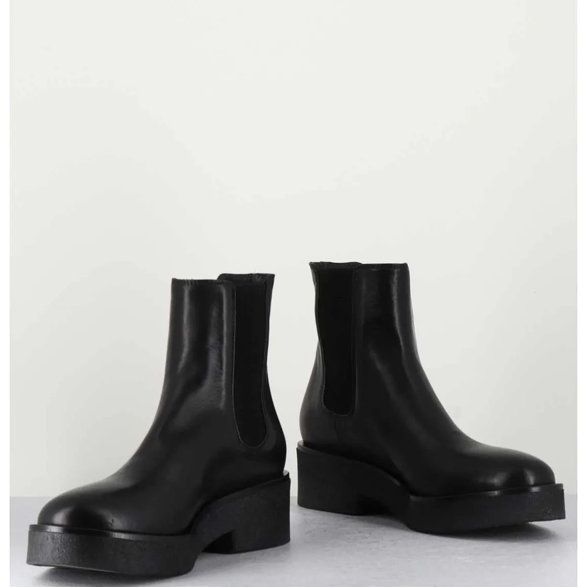 Boots Chelsea En Cuir Naplak Noir - Perla Nero