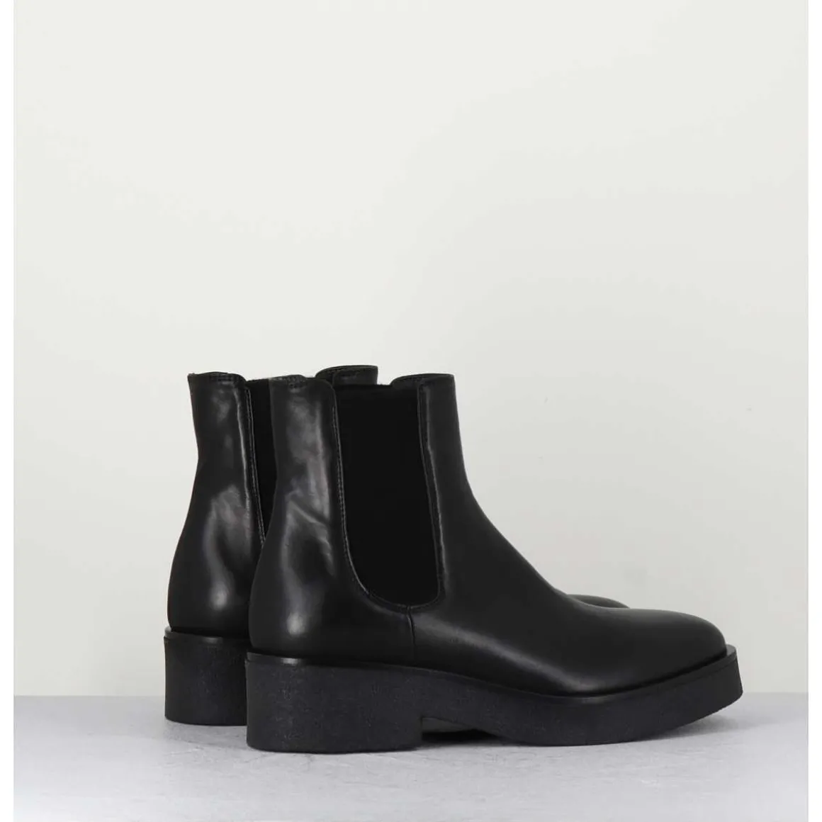 Boots Chelsea En Cuir Naplak Noir - Perla Nero
