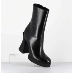 Boots En Cuir Noir A Talon Haut En Gomme - Janis Bootie Nero