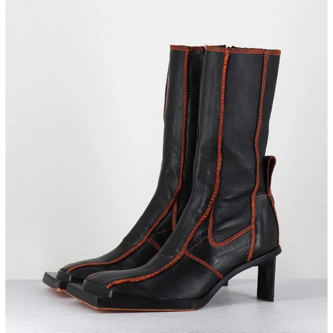 Boots En Cuir Noir Coutures Graphiques Oranges - Eimi Black Boots
