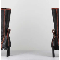 Boots En Cuir Noir Coutures Graphiques Oranges - Eimi Black Boots