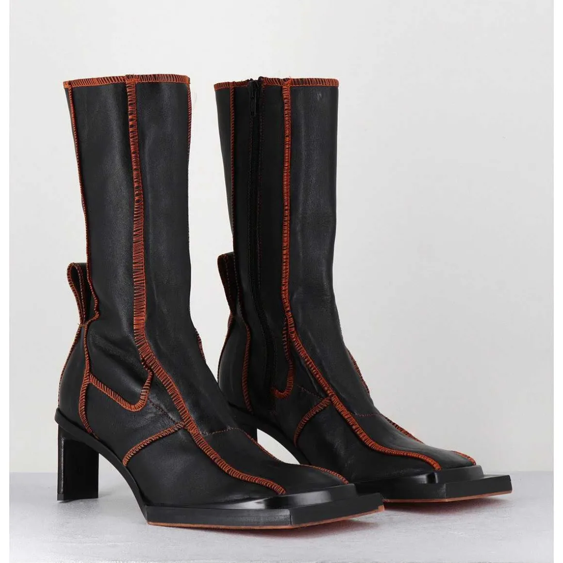 Boots En Cuir Noir Coutures Graphiques Oranges - Eimi Black Boots
