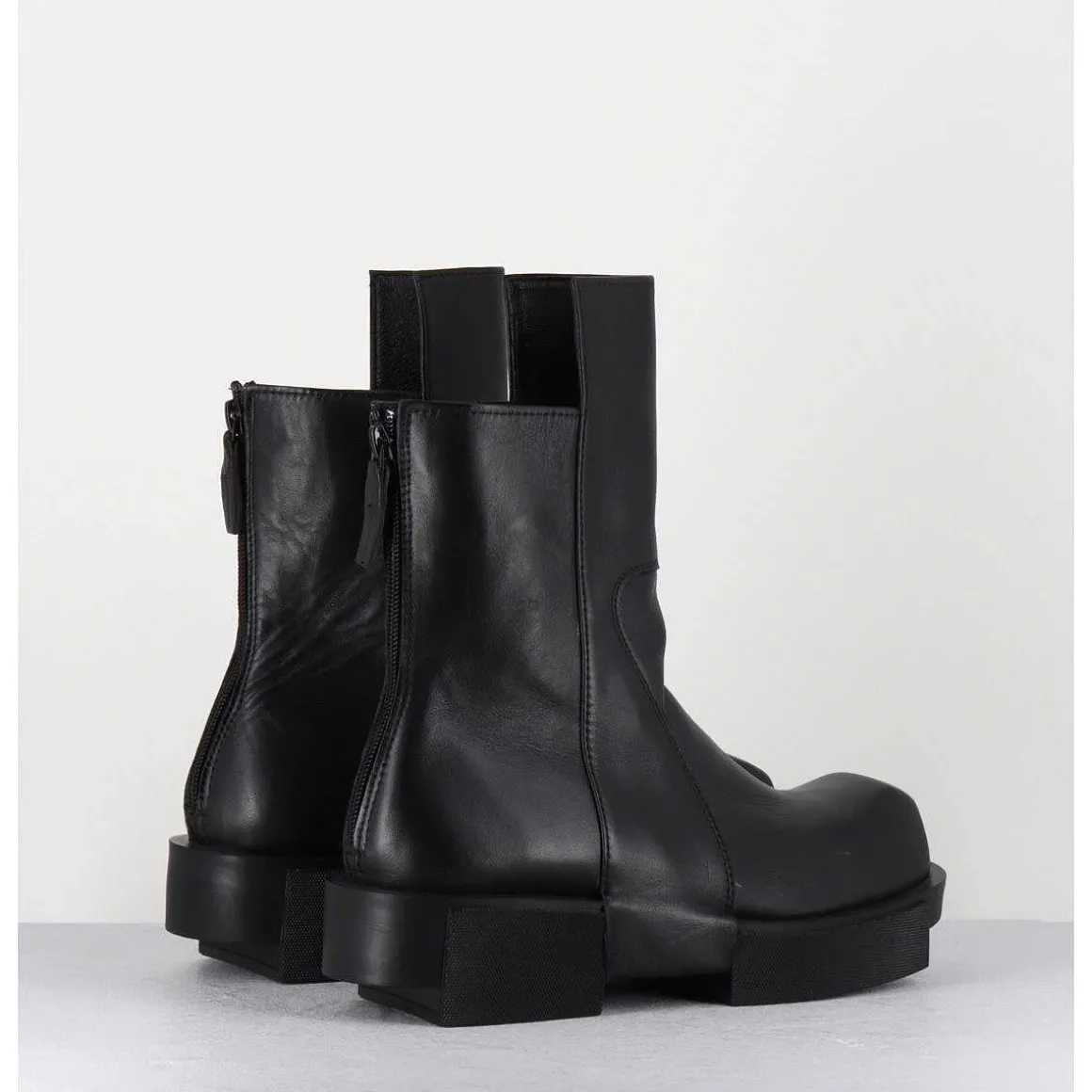 Boots En Cuir Noir Legeres Semelle Destructuree - Gura Vitelo Nero