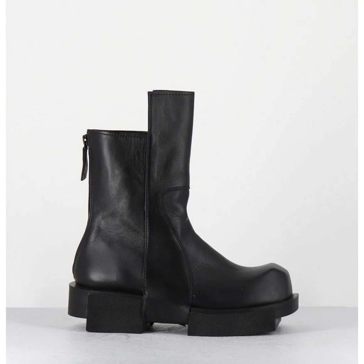 Boots En Cuir Noir Legeres Semelle Destructuree - Gura Vitelo Nero