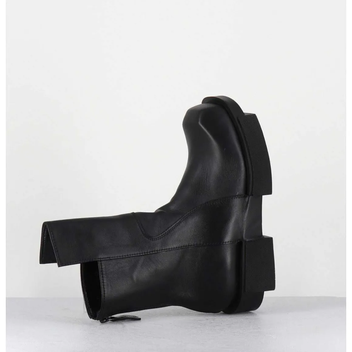 Boots En Cuir Noir Legeres Semelle Destructuree - Gura Vitelo Nero