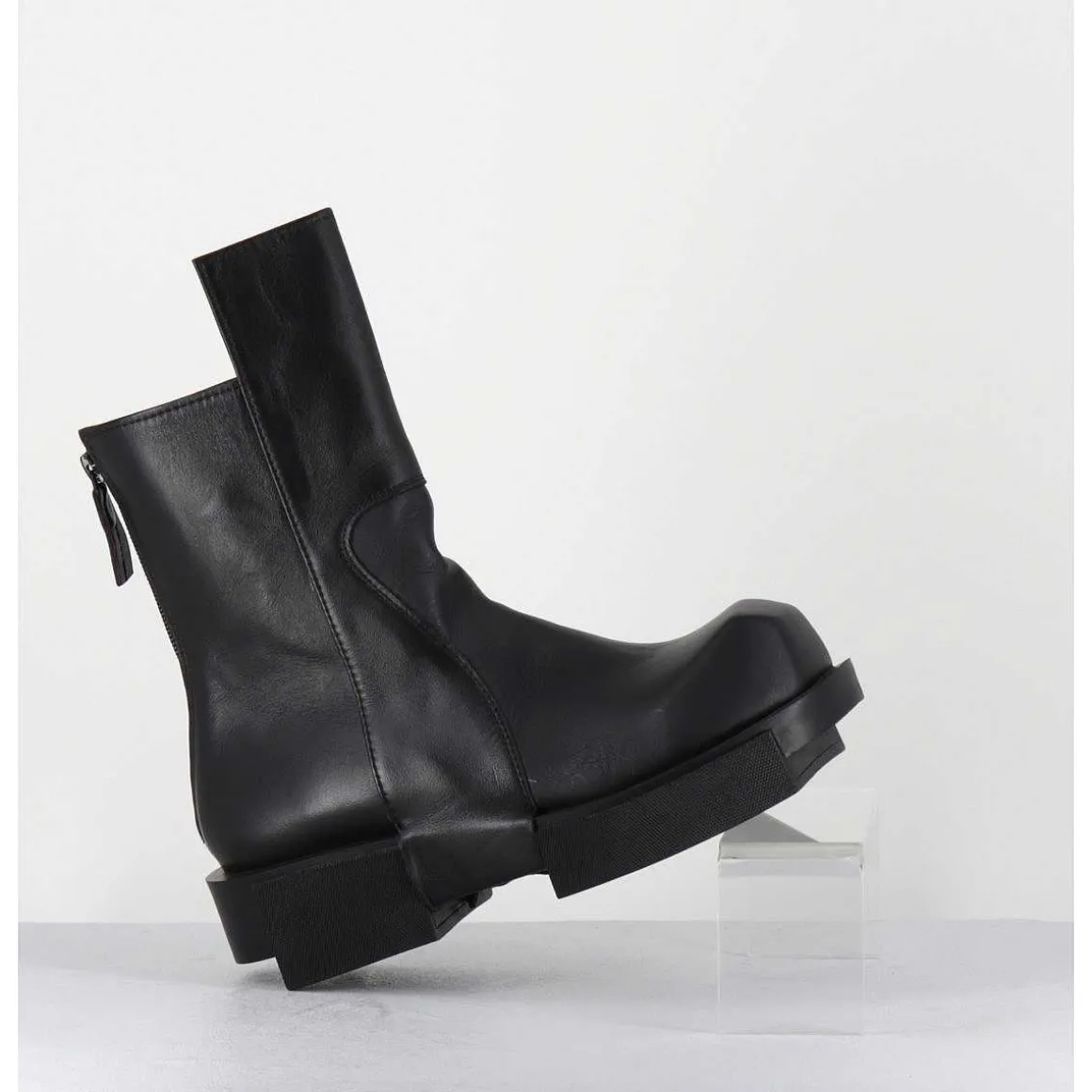 Boots En Cuir Noir Legeres Semelle Destructuree - Gura Vitelo Nero