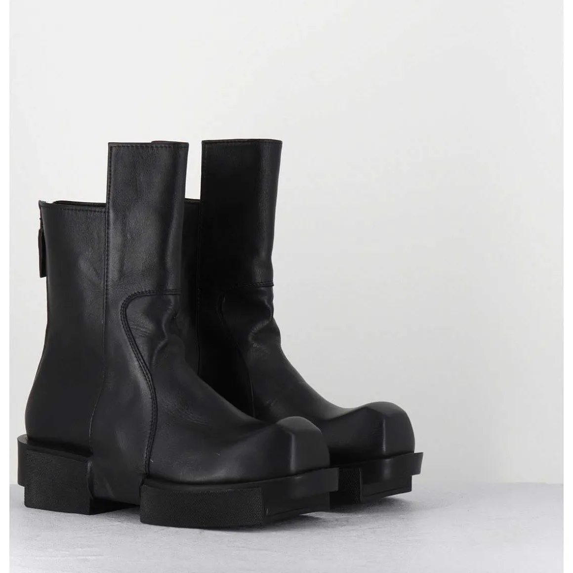 Boots En Cuir Noir Legeres Semelle Destructuree - Gura Vitelo Nero