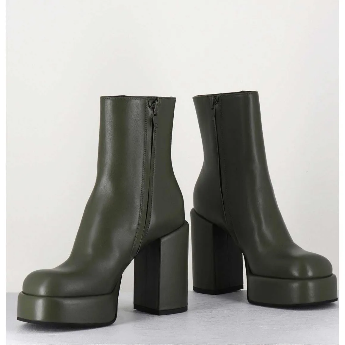 Boots 70S En Cuir Khaki - Aiko Nappa Oberoy