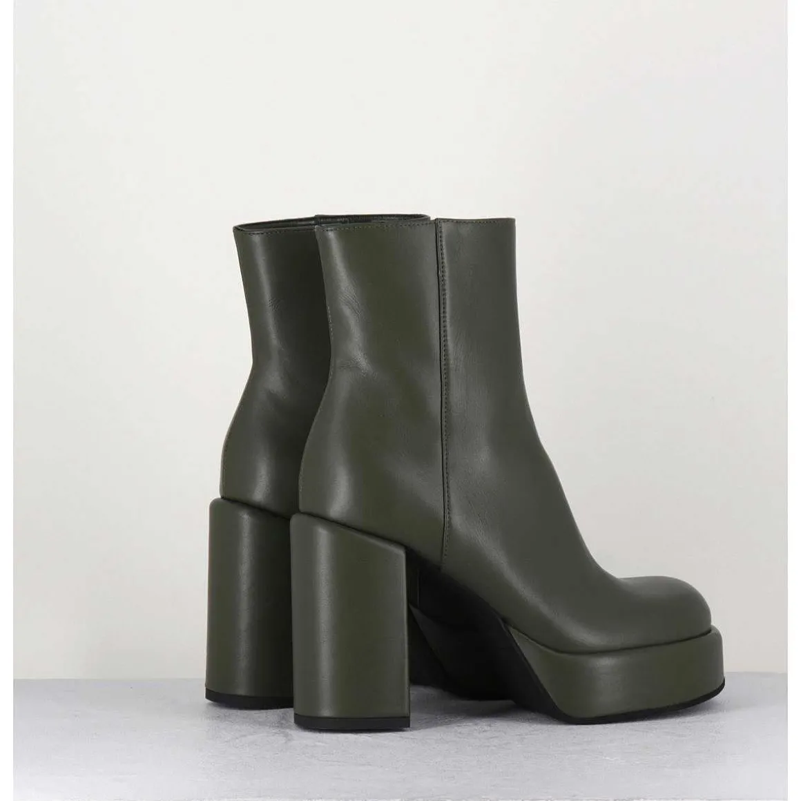 Boots 70S En Cuir Khaki - Aiko Nappa Oberoy