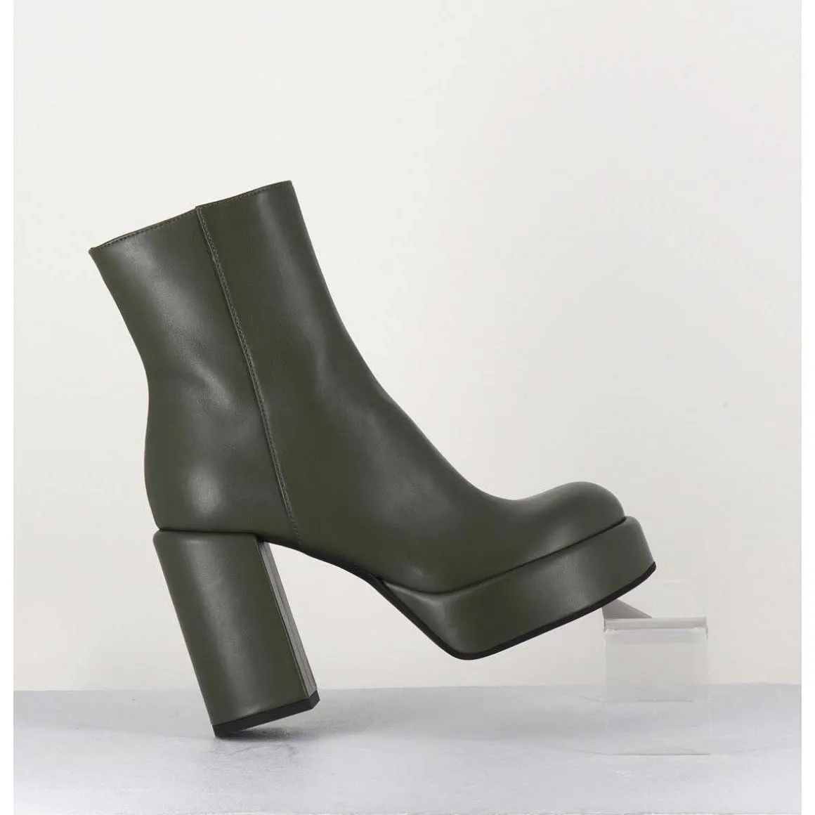 Boots 70S En Cuir Khaki - Aiko Nappa Oberoy