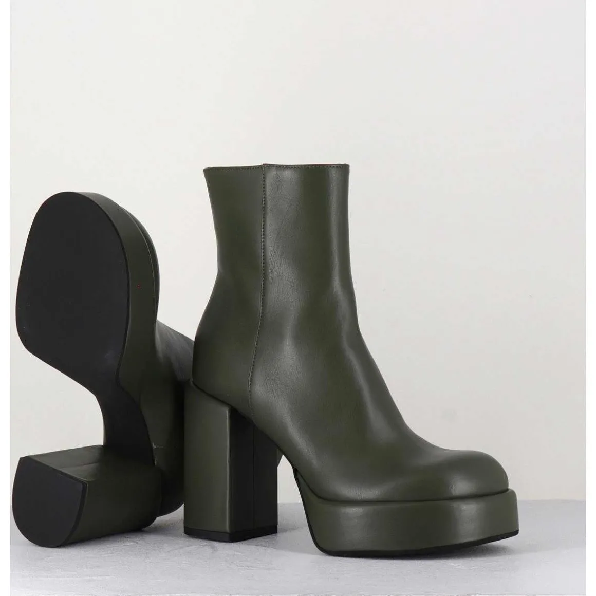 Boots 70S En Cuir Khaki - Aiko Nappa Oberoy