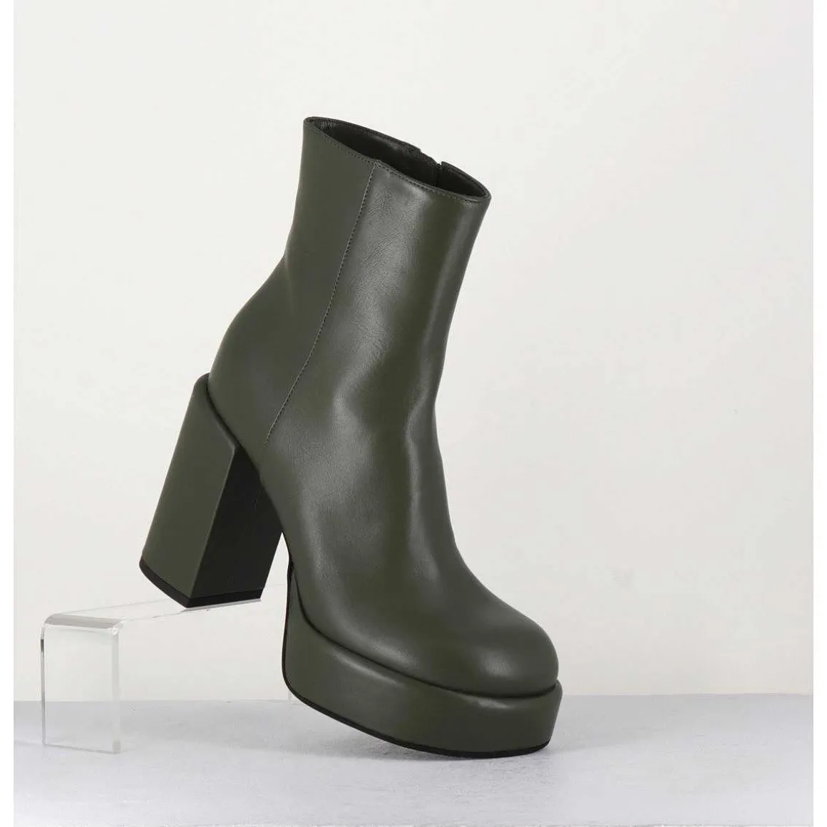 Boots 70S En Cuir Khaki - Aiko Nappa Oberoy