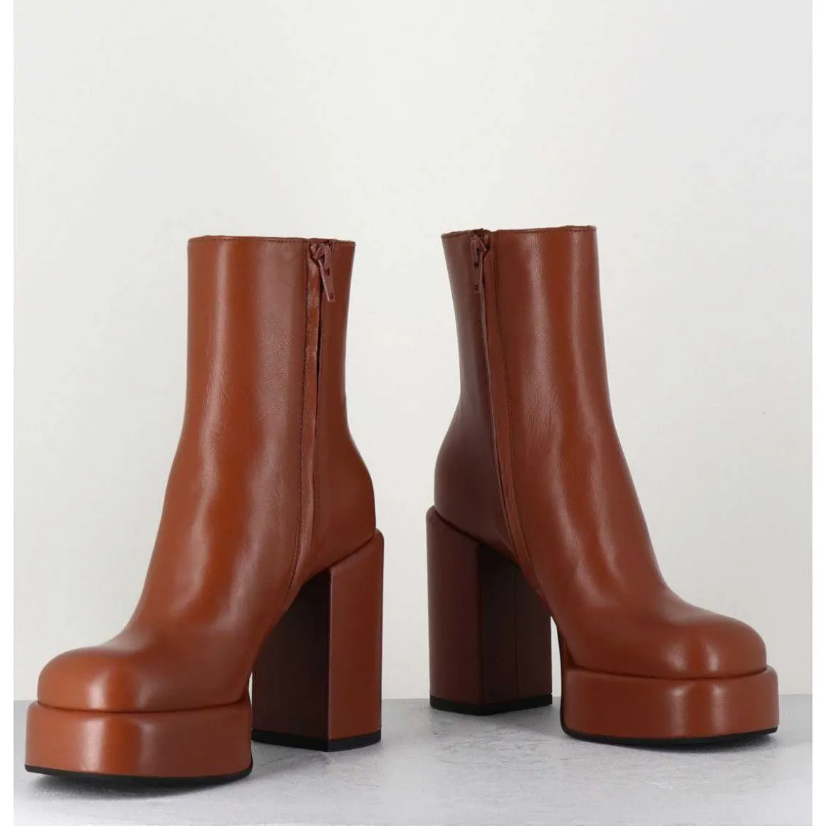 Boots 70S En Cuir Marron - Aiko Nappa Luggage