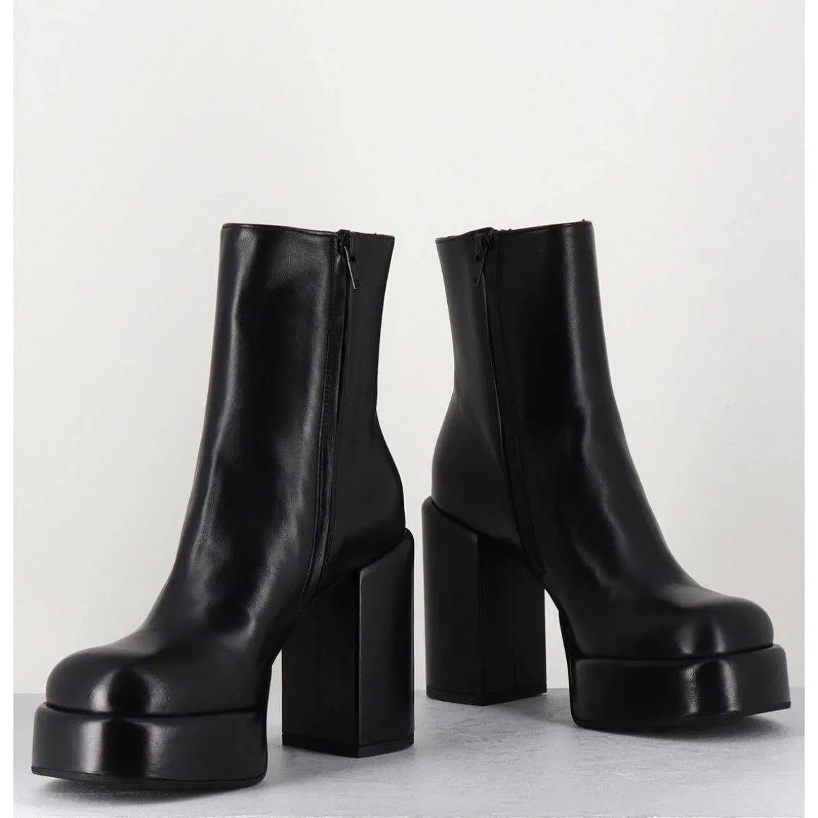 Boots 70S En Cuir Noir - Aiko Nappa Nero