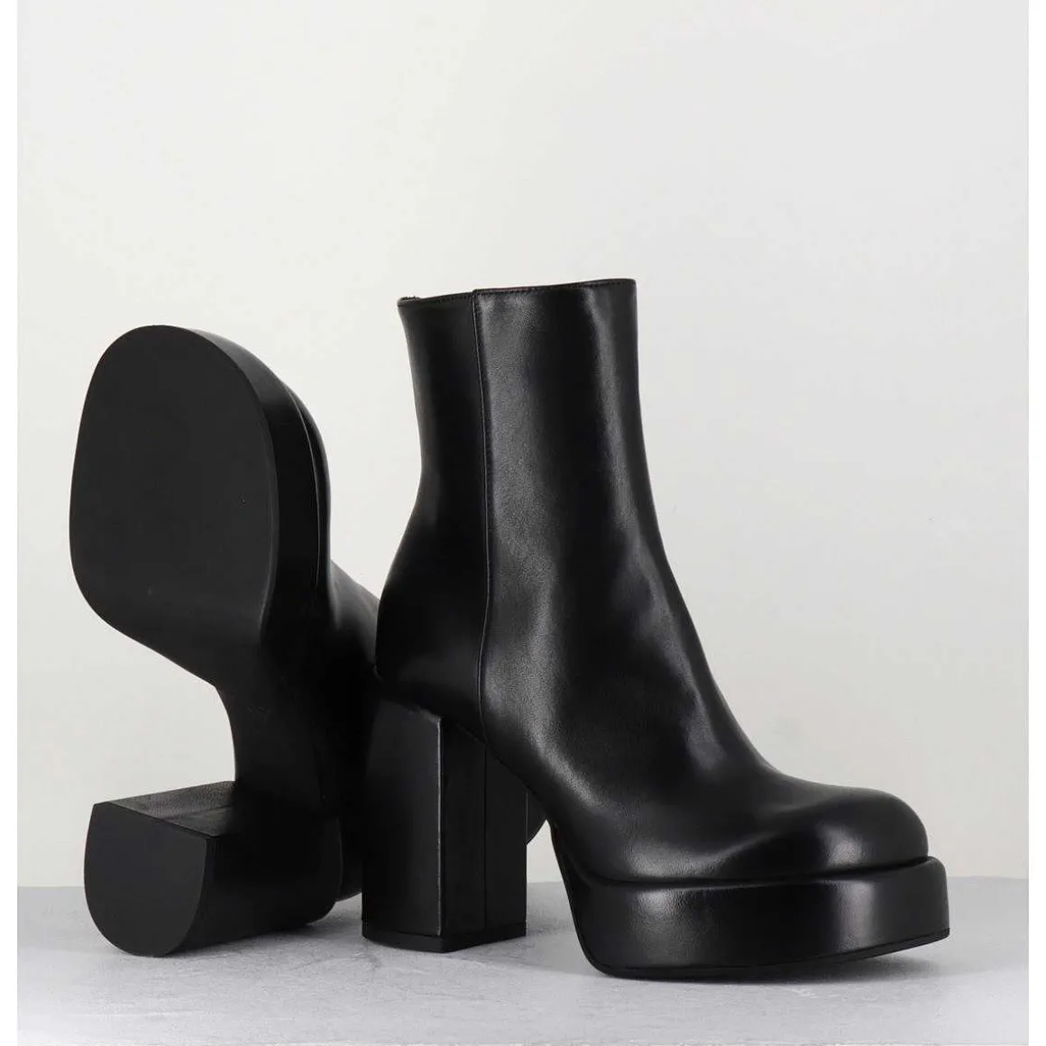 Boots 70S En Cuir Noir - Aiko Nappa Nero