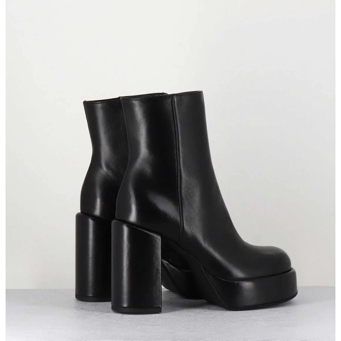 Boots 70S En Cuir Noir - Aiko Nappa Nero