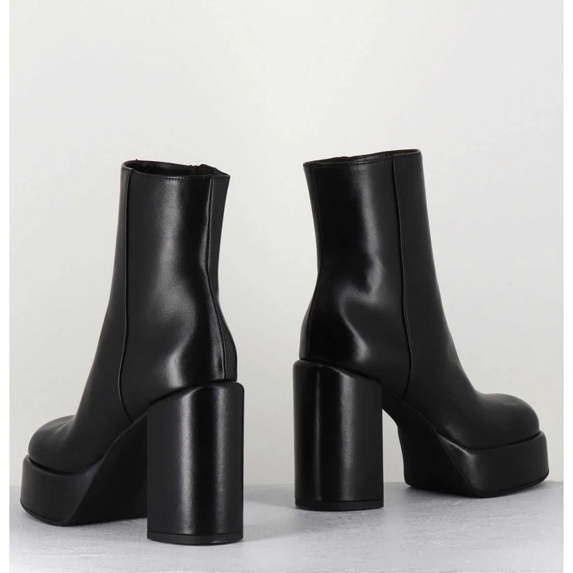 Boots 70S En Cuir Noir - Aiko Nappa Nero