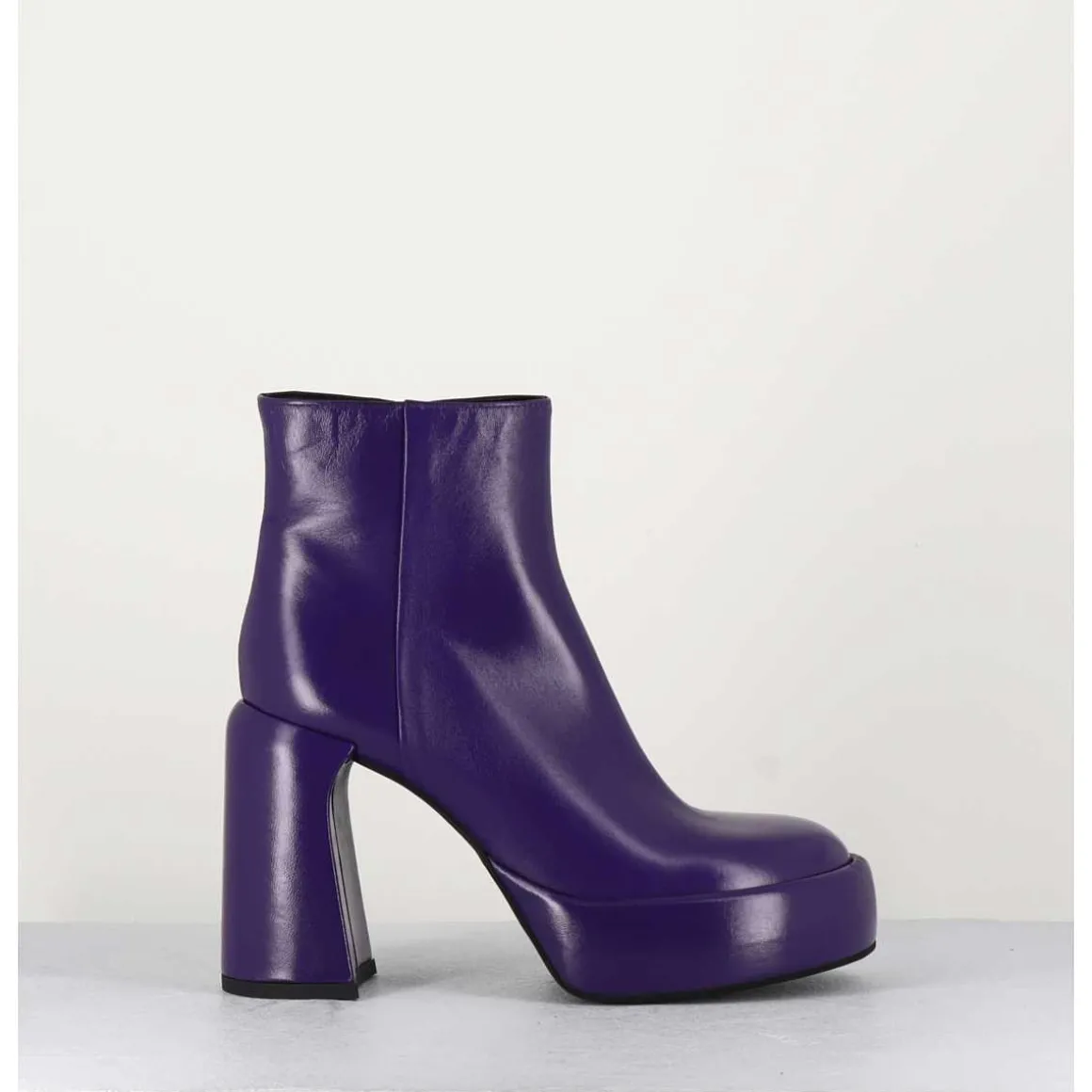 Boots 70S En Cuir Prune - E3303 Purple