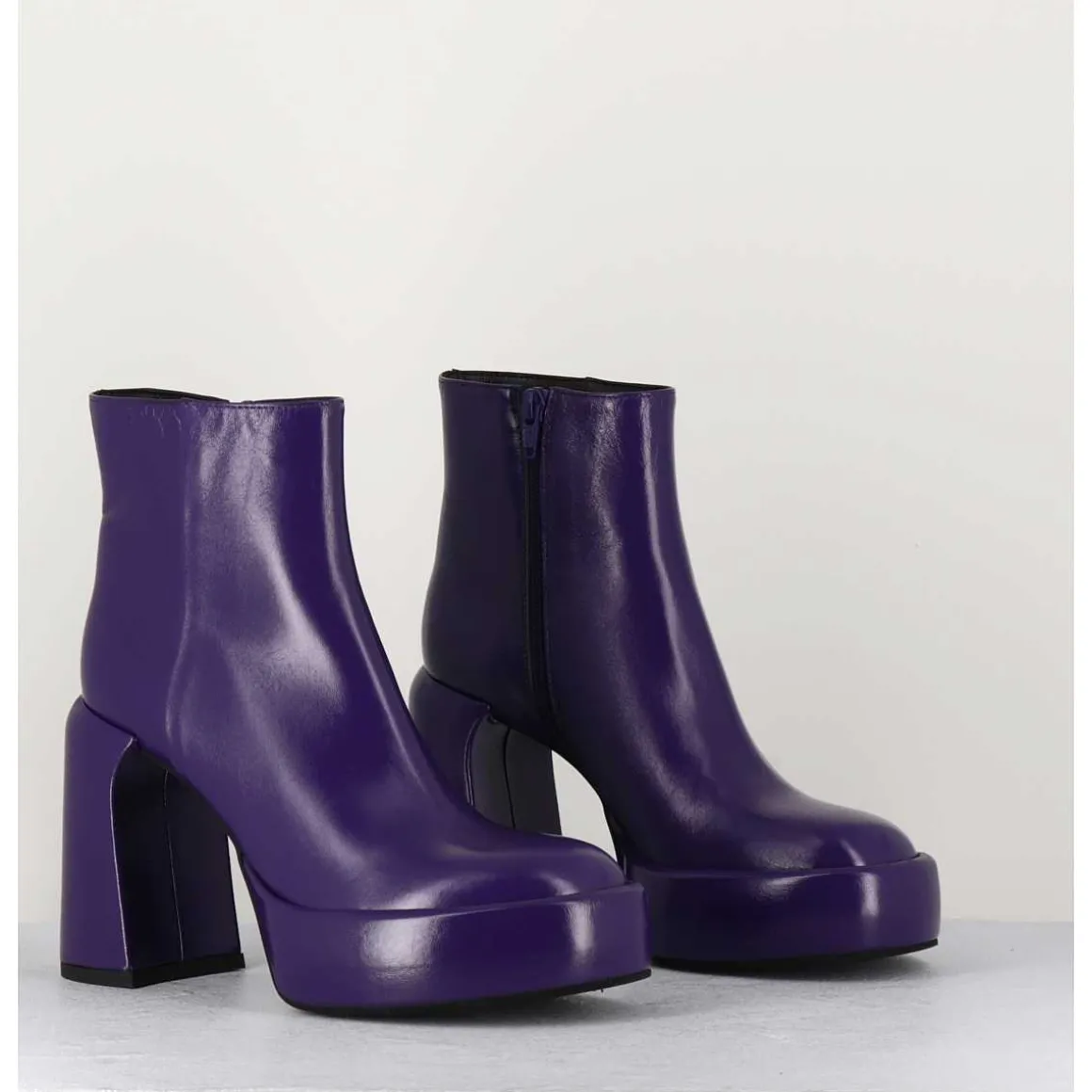 Boots 70S En Cuir Prune - E3303 Purple