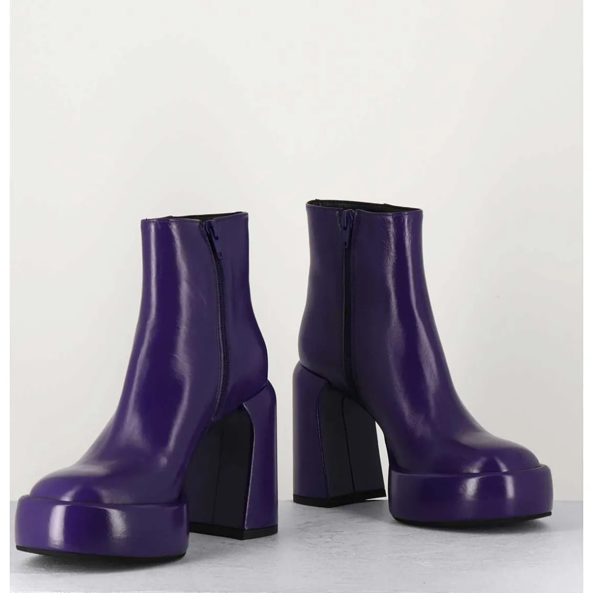 Boots 70S En Cuir Prune - E3303 Purple