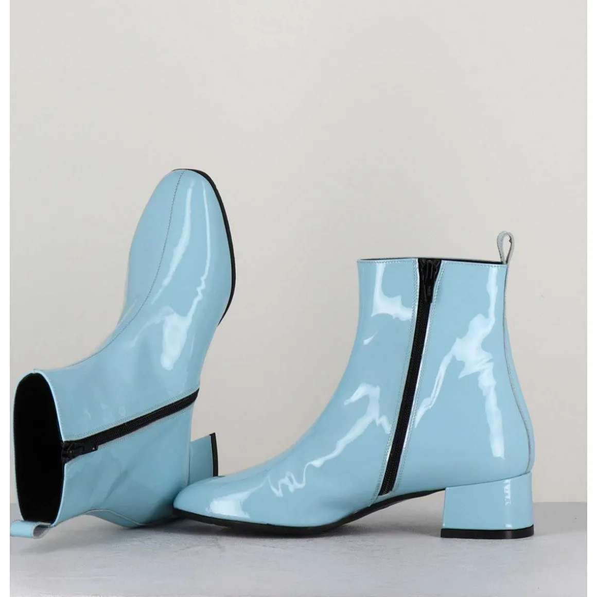 Boots 60S En Cuir Vernis Bleu - Jane Vernice Faeda