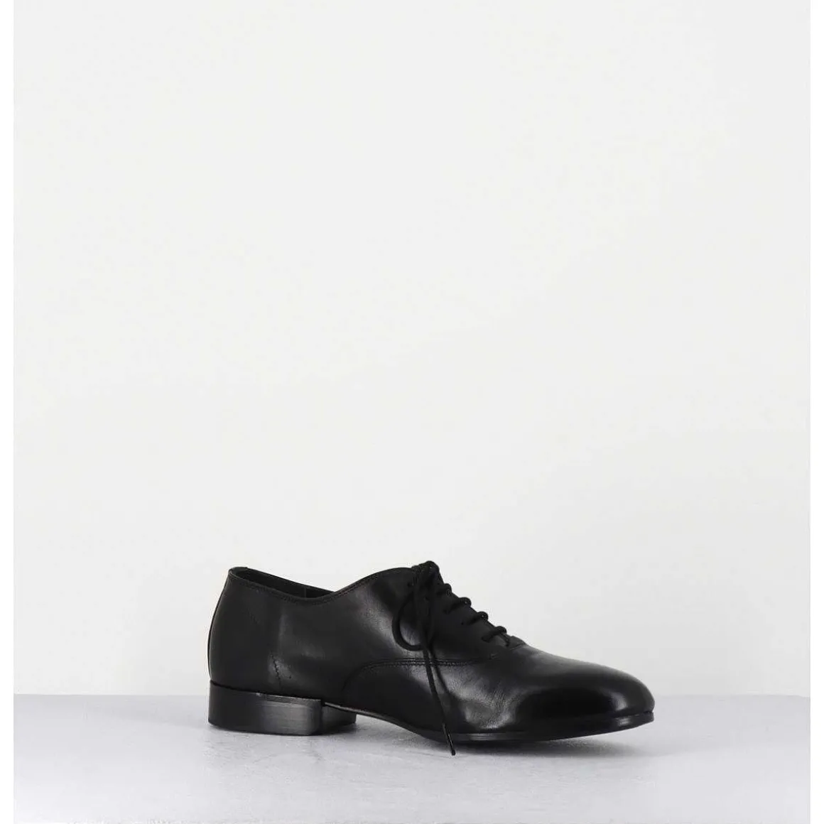 Derbies Minimalistes En Cuir Souple Noir - Stja Cow Black
